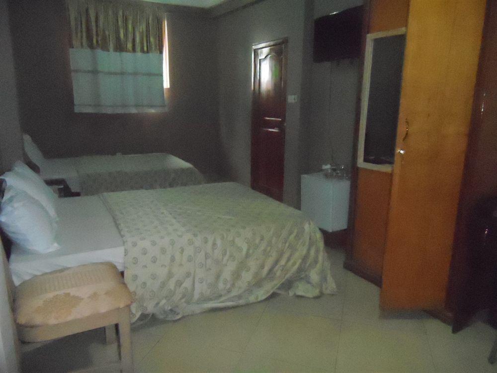 Yegoala Hotel Kumasi Bagian luar foto