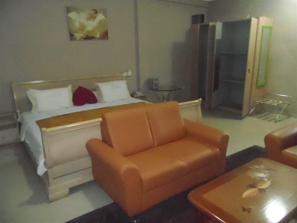 Yegoala Hotel Kumasi Bagian luar foto