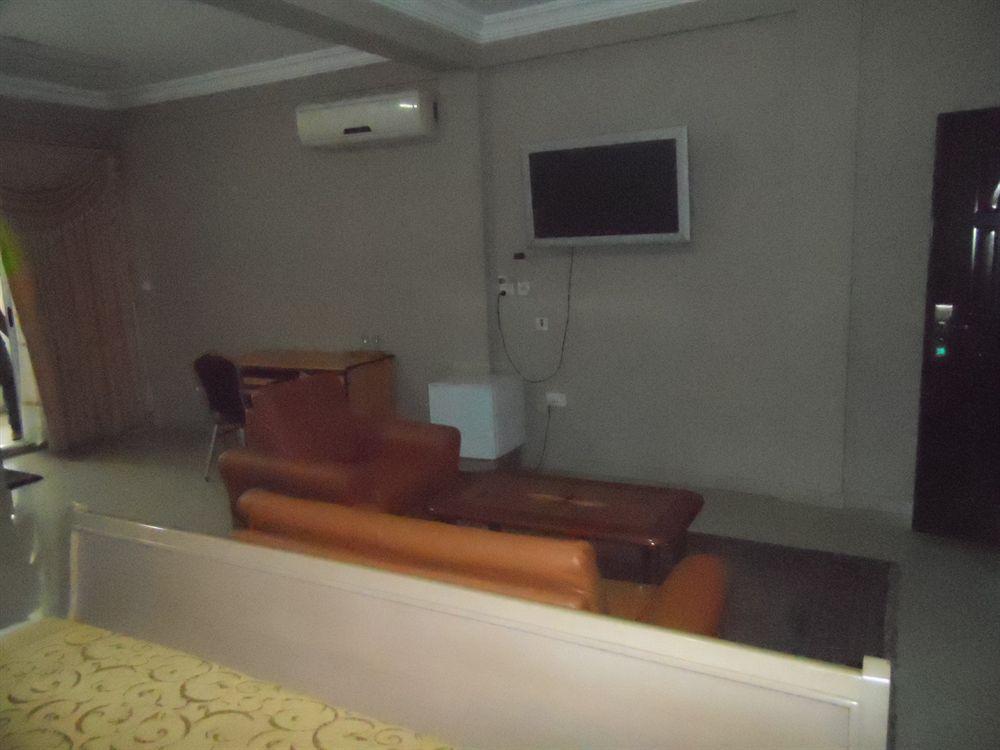 Yegoala Hotel Kumasi Bagian luar foto
